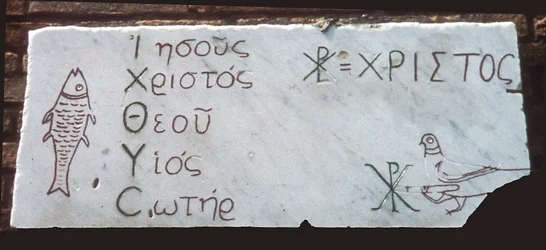 Grabplatte mit christlichen Symbolen